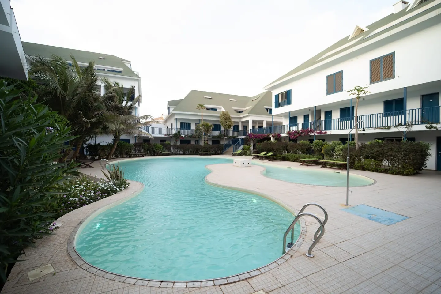Great Seaview Apartment, Balcony, Pool, Wifi — Back garden