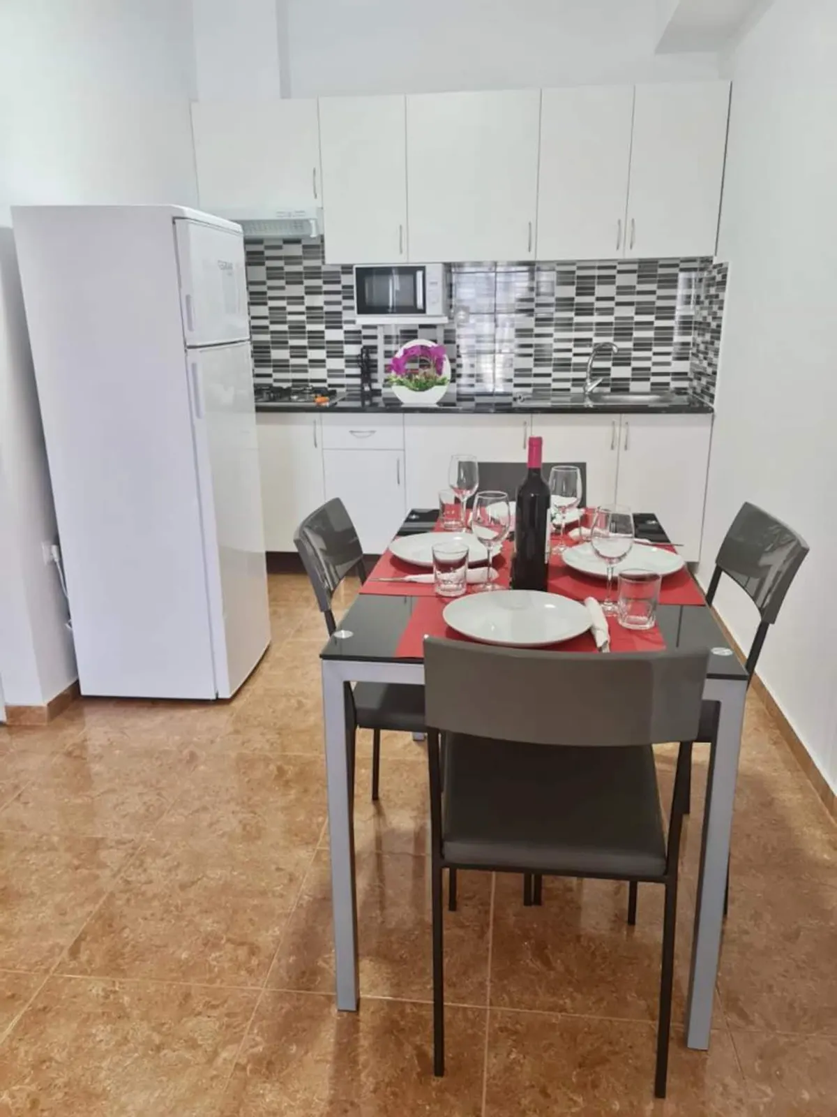 Franmay 7: Two-Bedroom Apartment with balcony — Full kitchen
