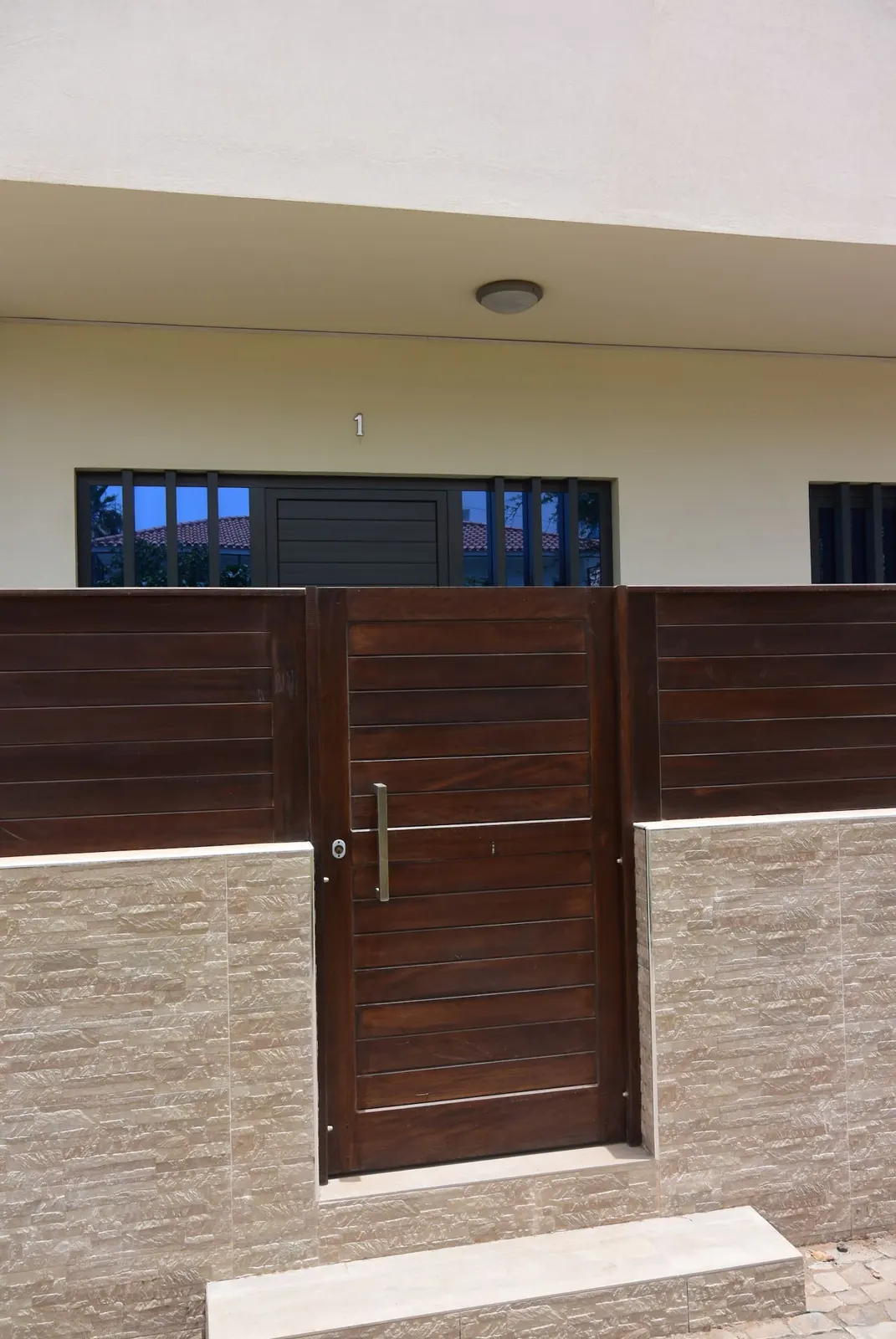 Casa Brothers no. 1 — Exterior
