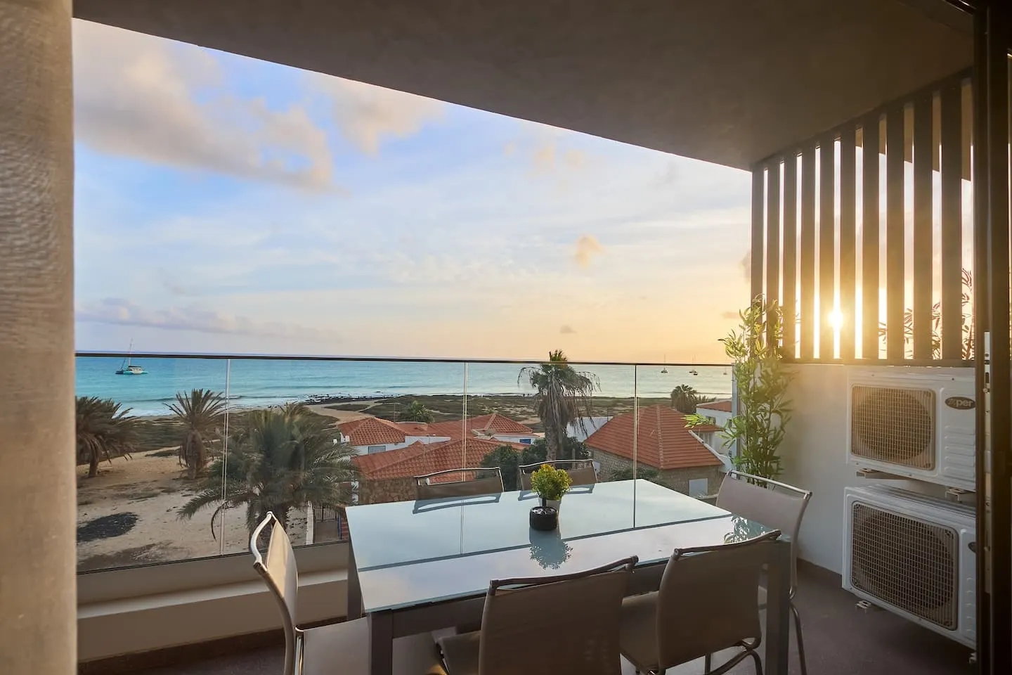 Luxurious apartment with wonderful views! — Dining area
