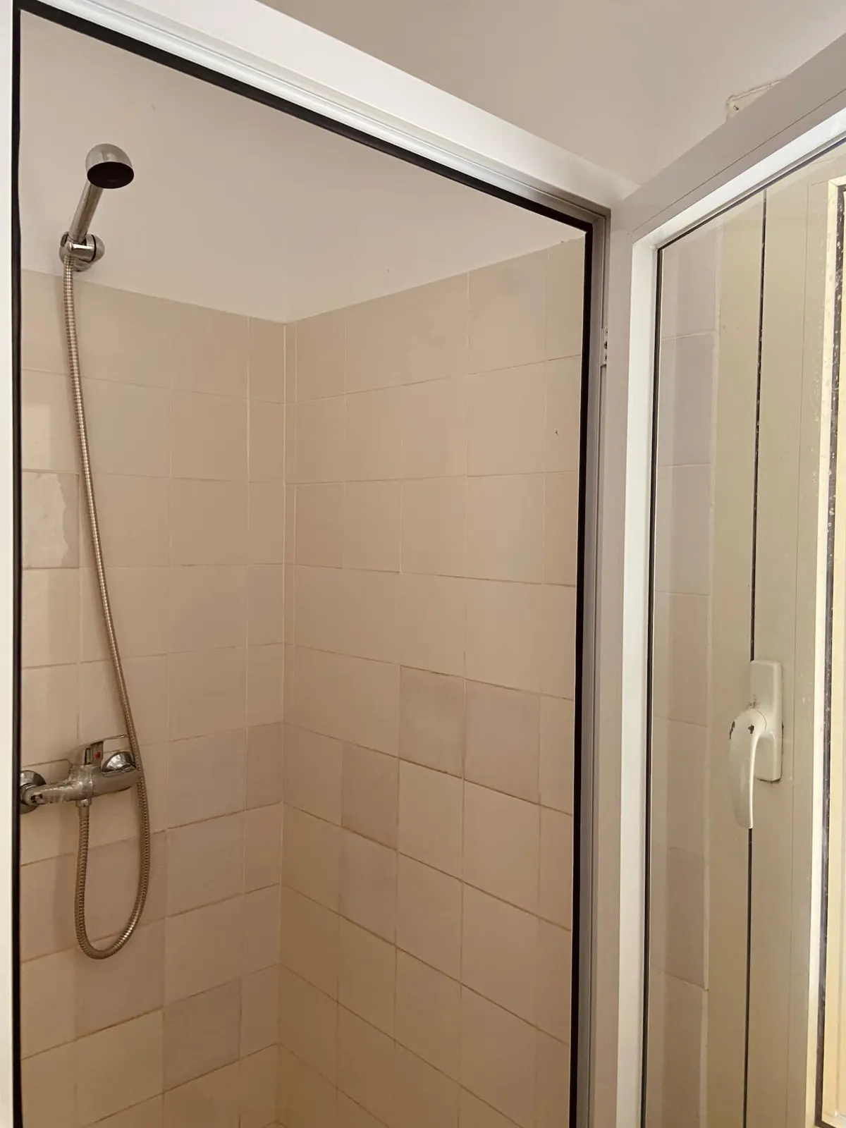 MaRiRa Apartments T1 – Comfort in Santa Maria — Full bathroom