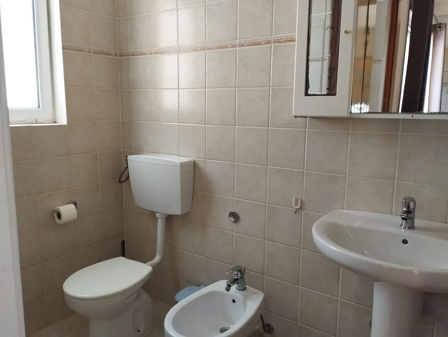 Holiday Properties Sea View Apartment — Full bathroom