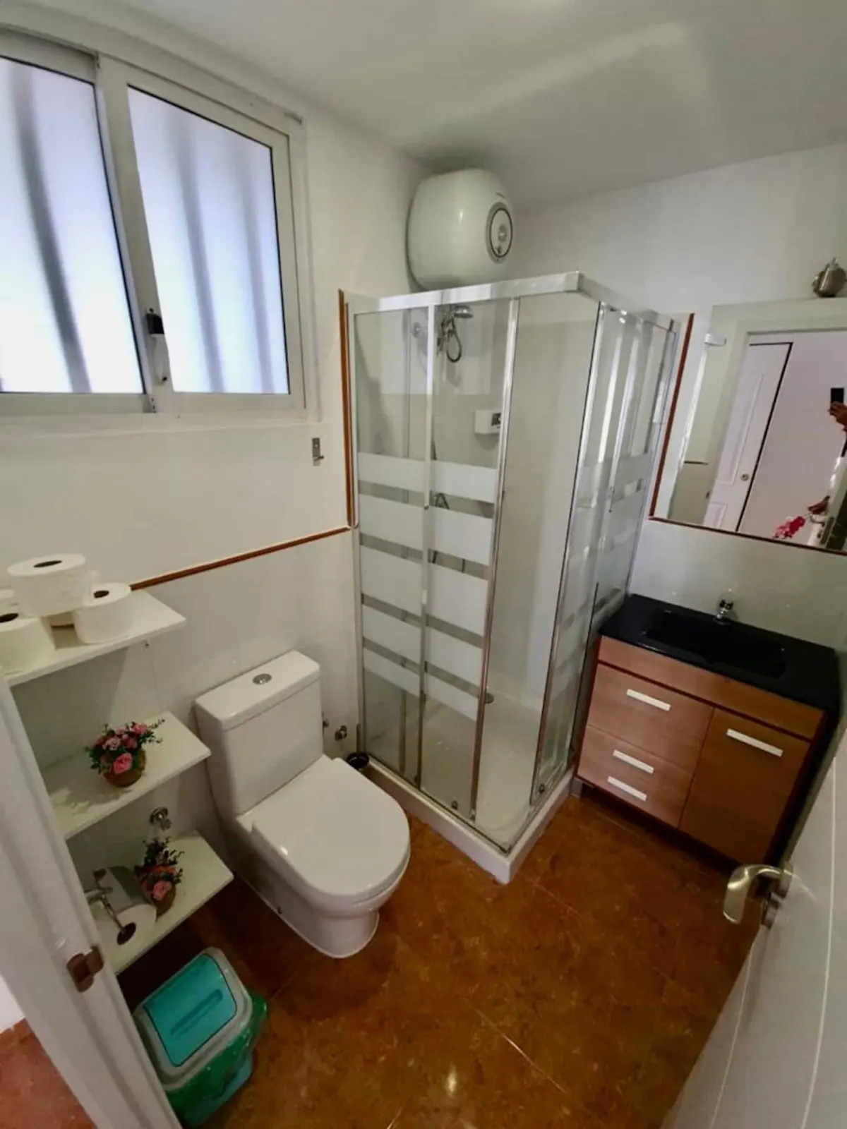 Franmay 7: Two-Bedroom Apartment with balcony — Full bathroom