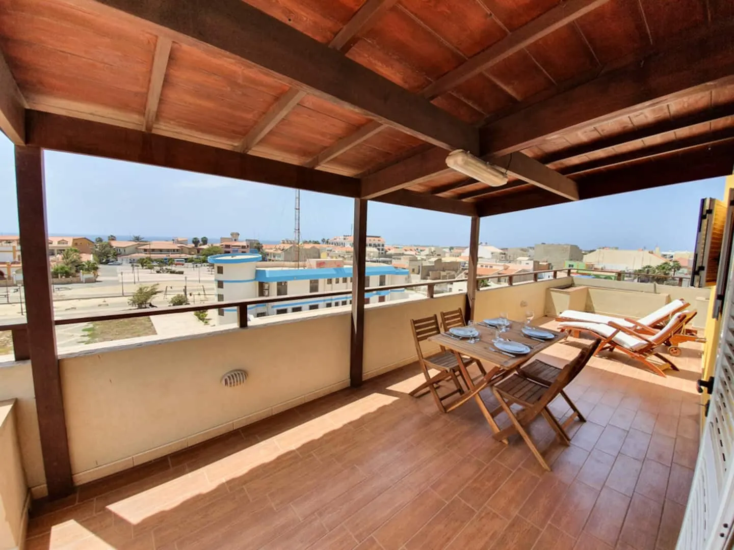 *Sal Cozy House* Penthouse | Wifi | Great location — Rooftop