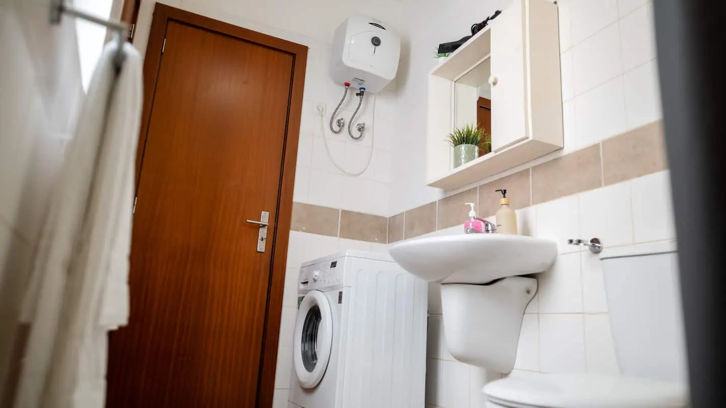 Coconut Houses- 3min beach- AC-SmartTV- Wash Machi — Full bathroom