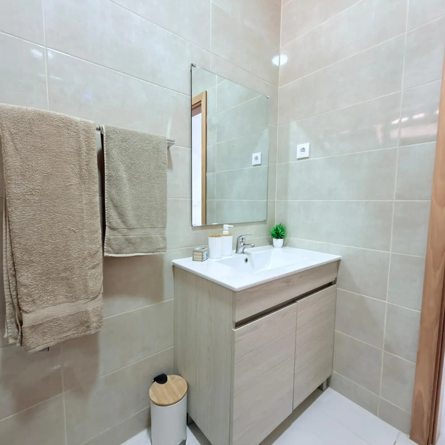 Casa Sanya — Full bathroom