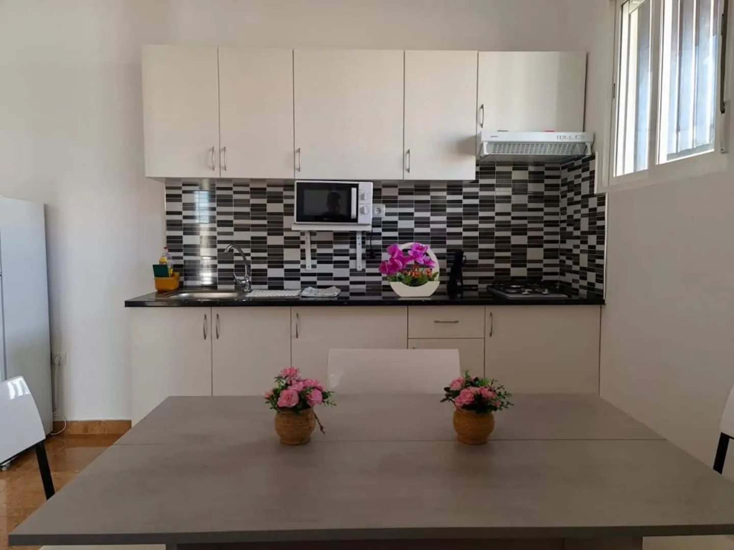 Franmay 1: One-bedroom apartment — Full kitchen