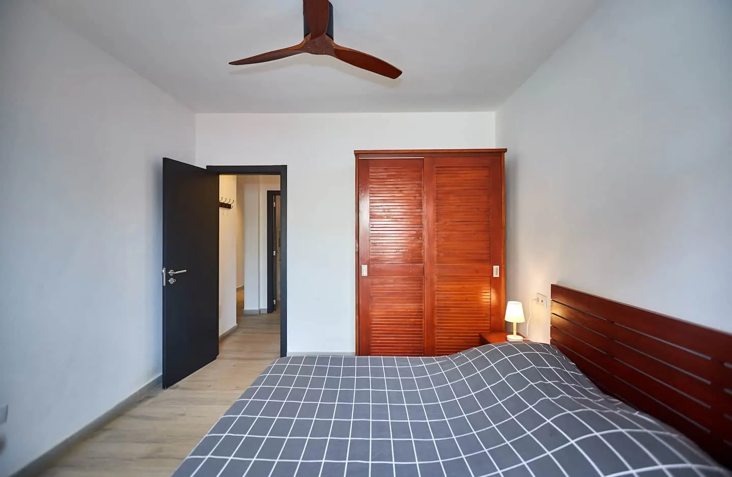 Modern escape near main street — Bedroom 1