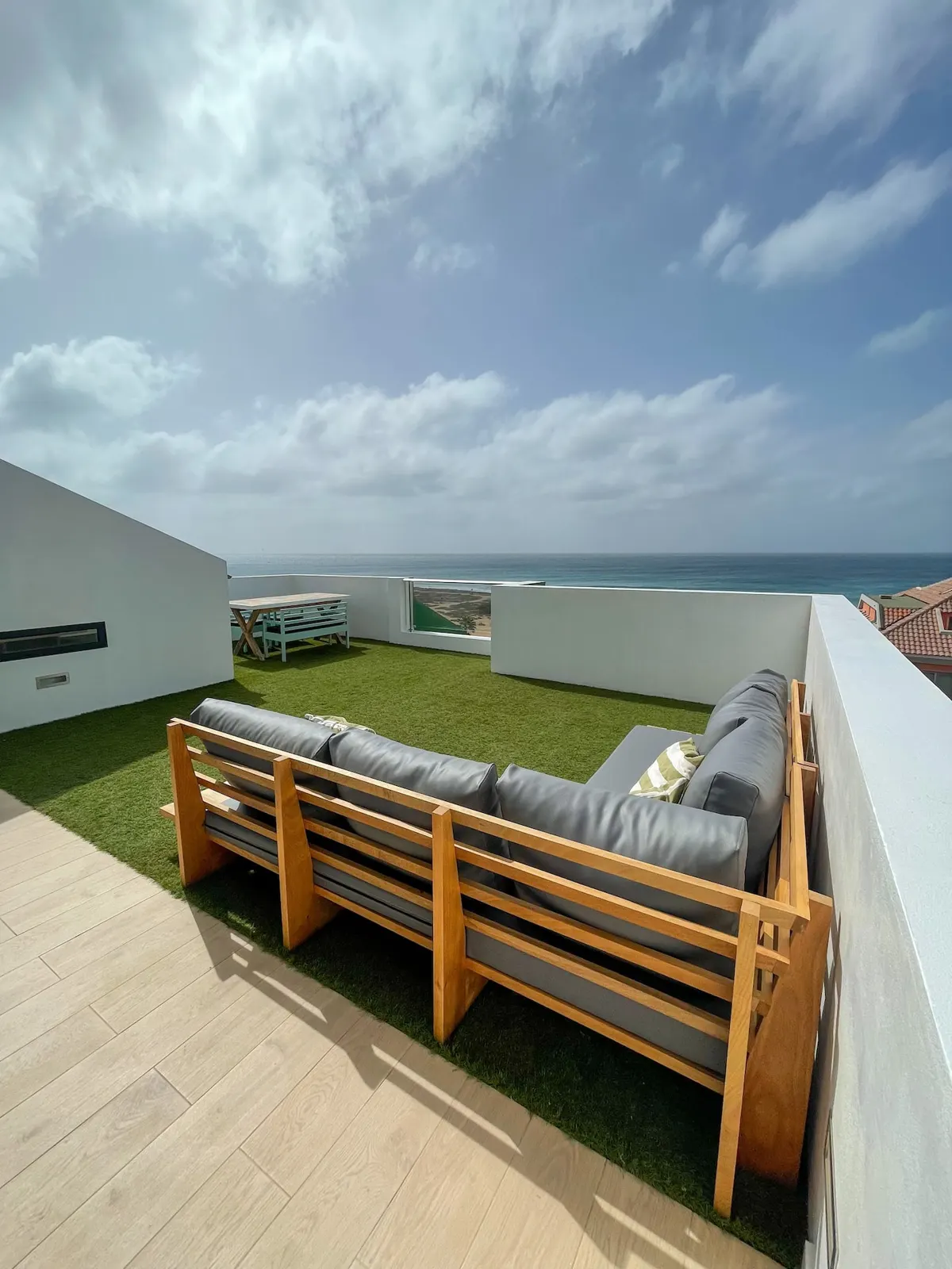 Brandnew Rooftop Gem with Stunning Seaview — Patio