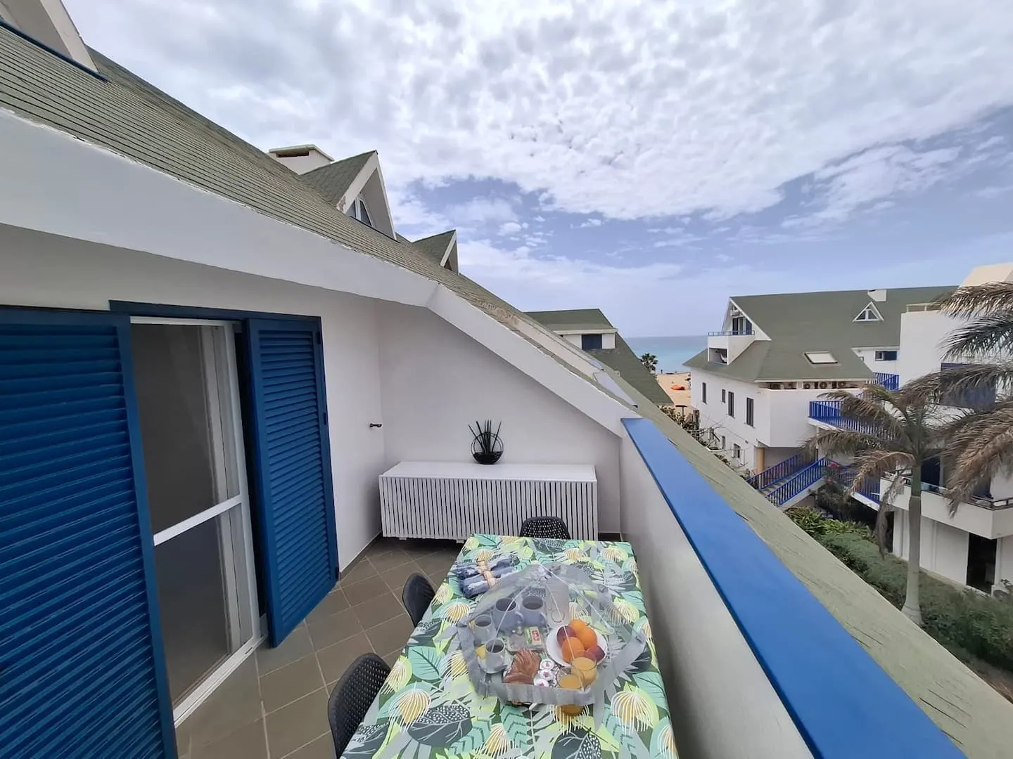 'Sandy Toes' Penthouse (T2) — Exterior