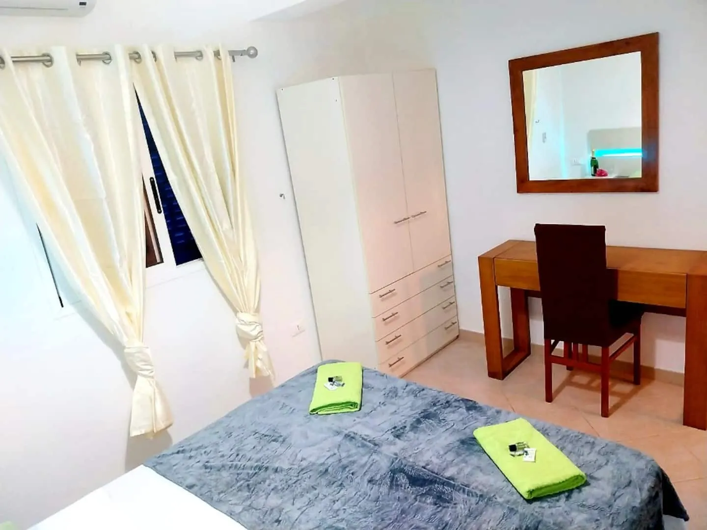 Leme apartment by the sea — Bedroom