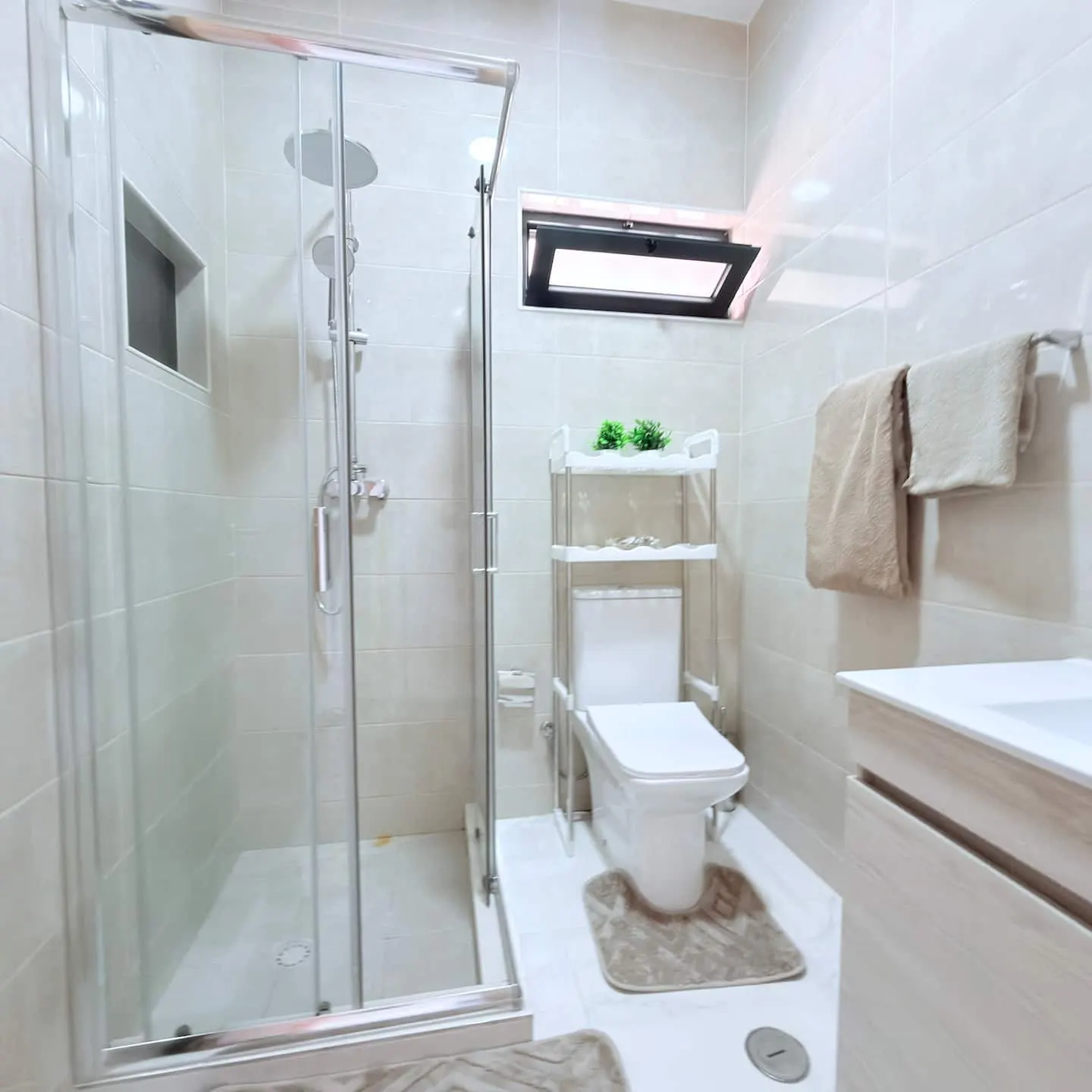 Casa Sanya — Full bathroom