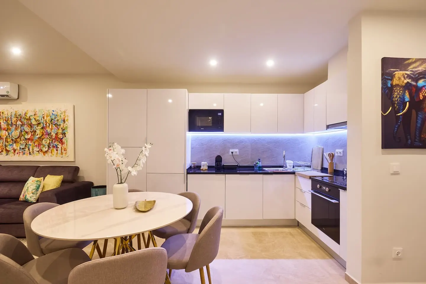 Luxurious apartment with wonderful views! — Dining area