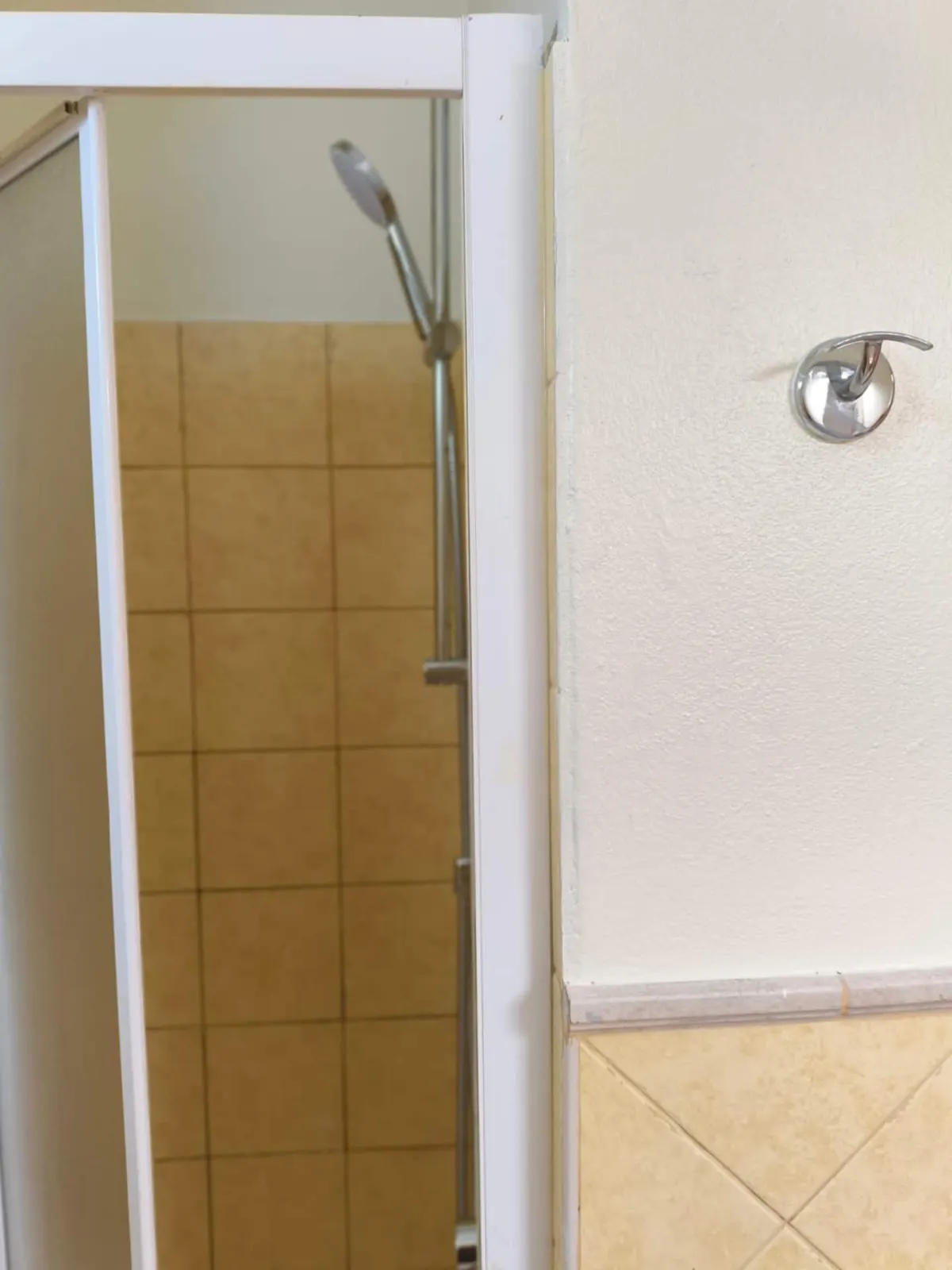 HostySpot | Coqueiro T1 — Full bathroom