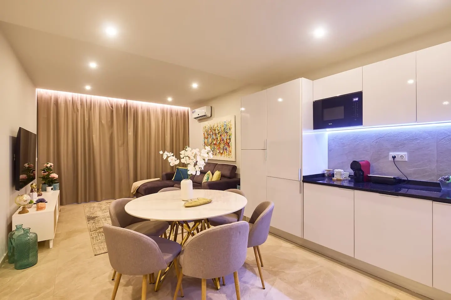 Luxurious apartment with wonderful views! — Dining area