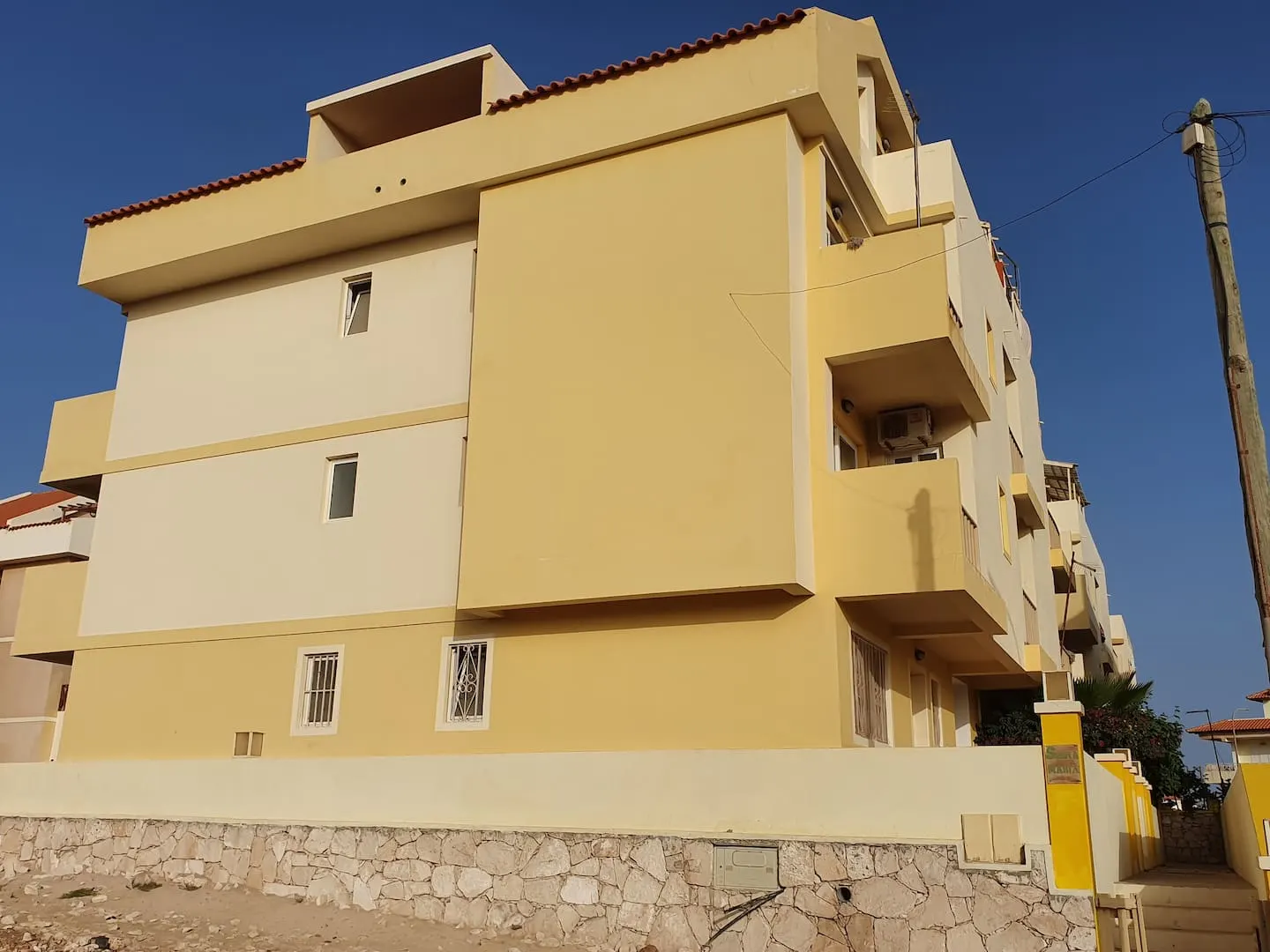 Holiday Properties Sea View Apartment — Exterior