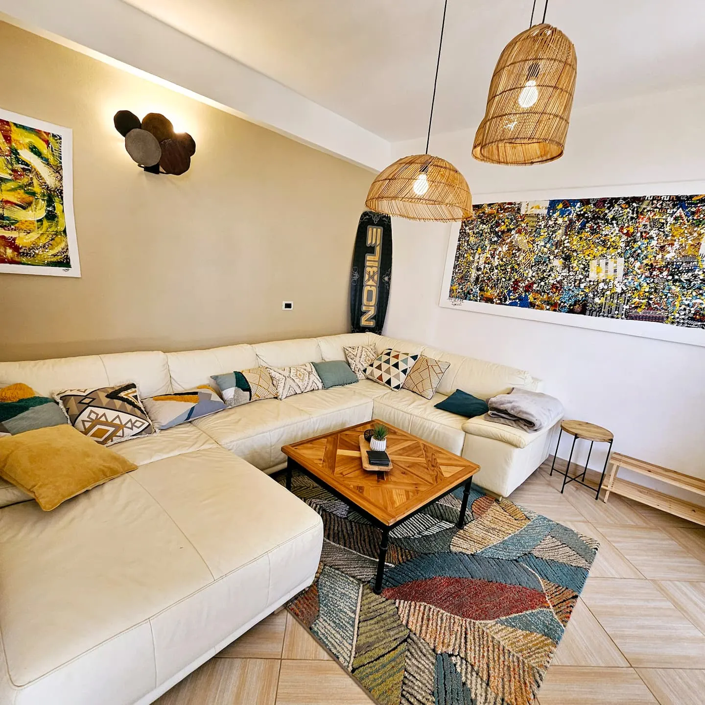 Magnolia — Living room