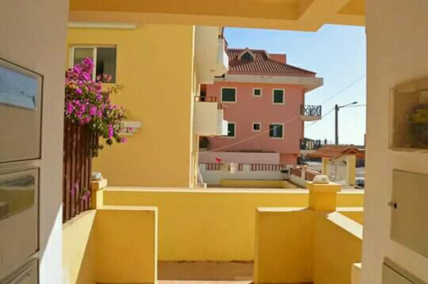 Holiday Properties Sea View Apartment — Balcony