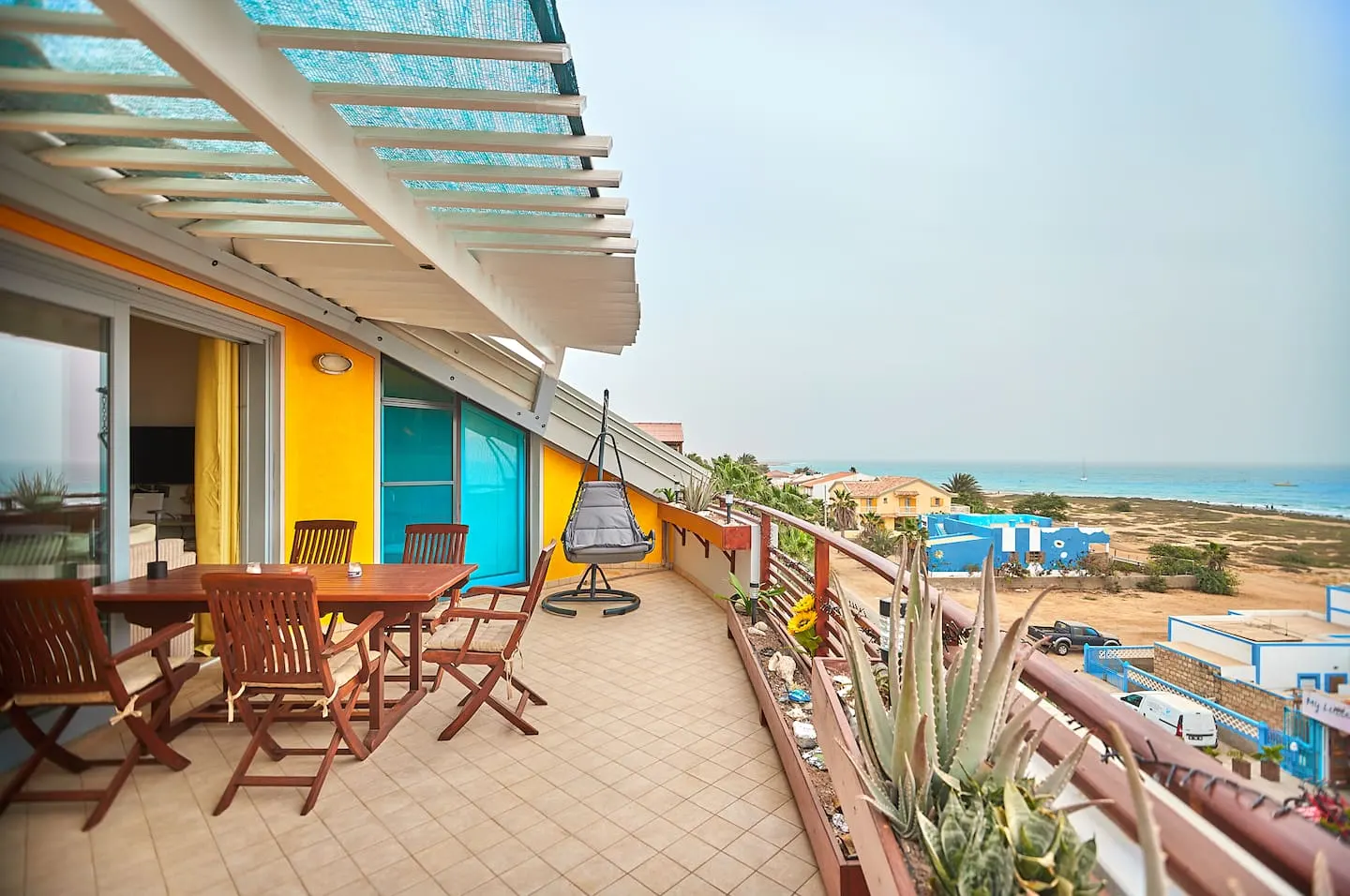 Breathtaking ocean view in city center — Exterior