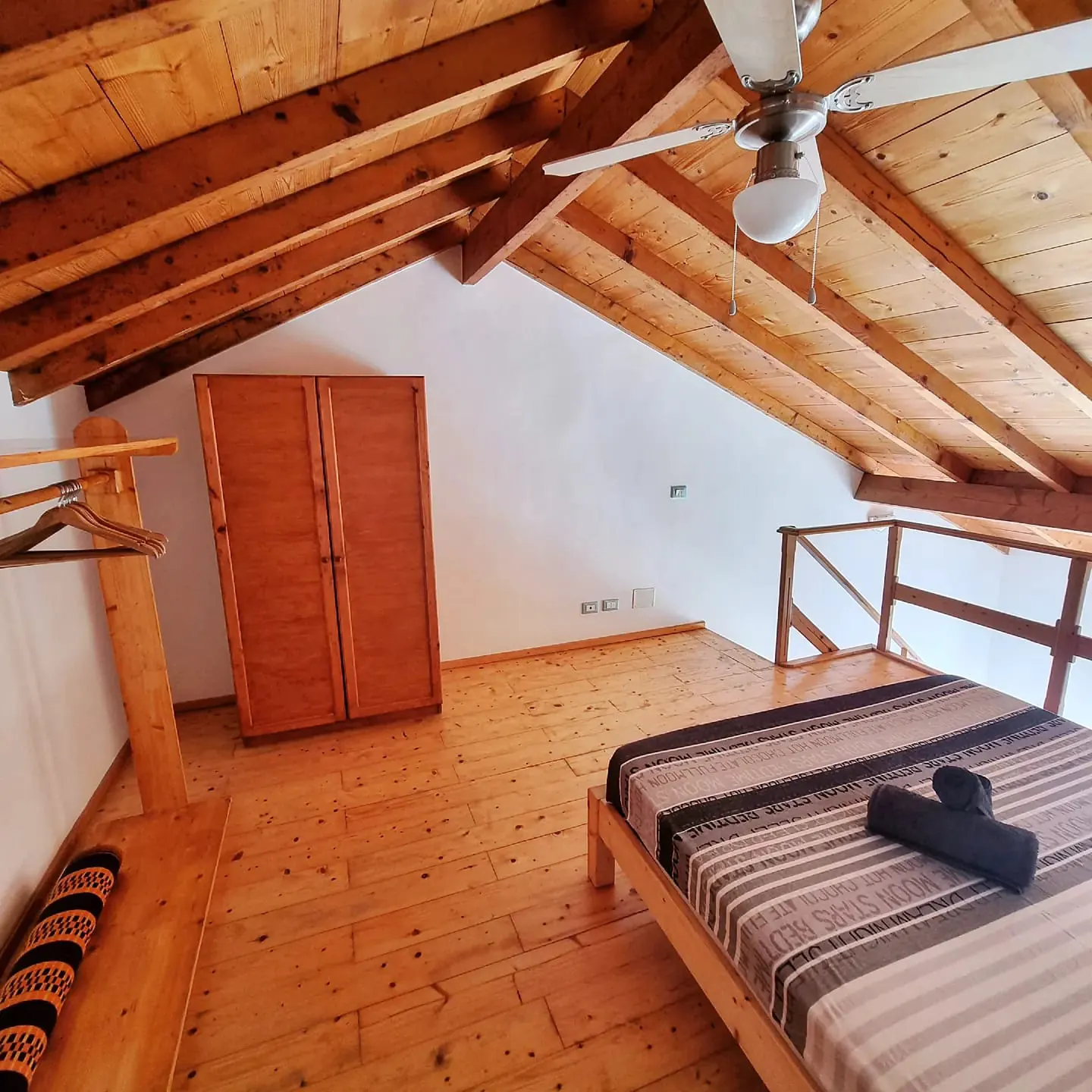 Santo Antão — bedroom with wardrobe & ceiling fan