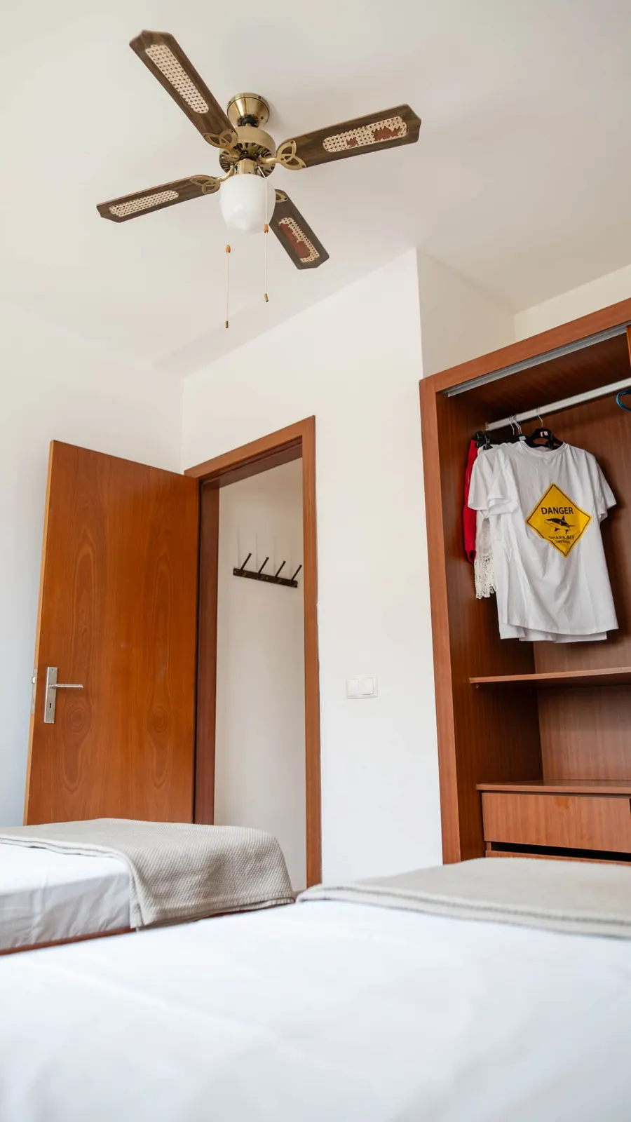 Coconut Houses Big 2 Room- 3min beach- AC- SmartTV — Bedroom 2