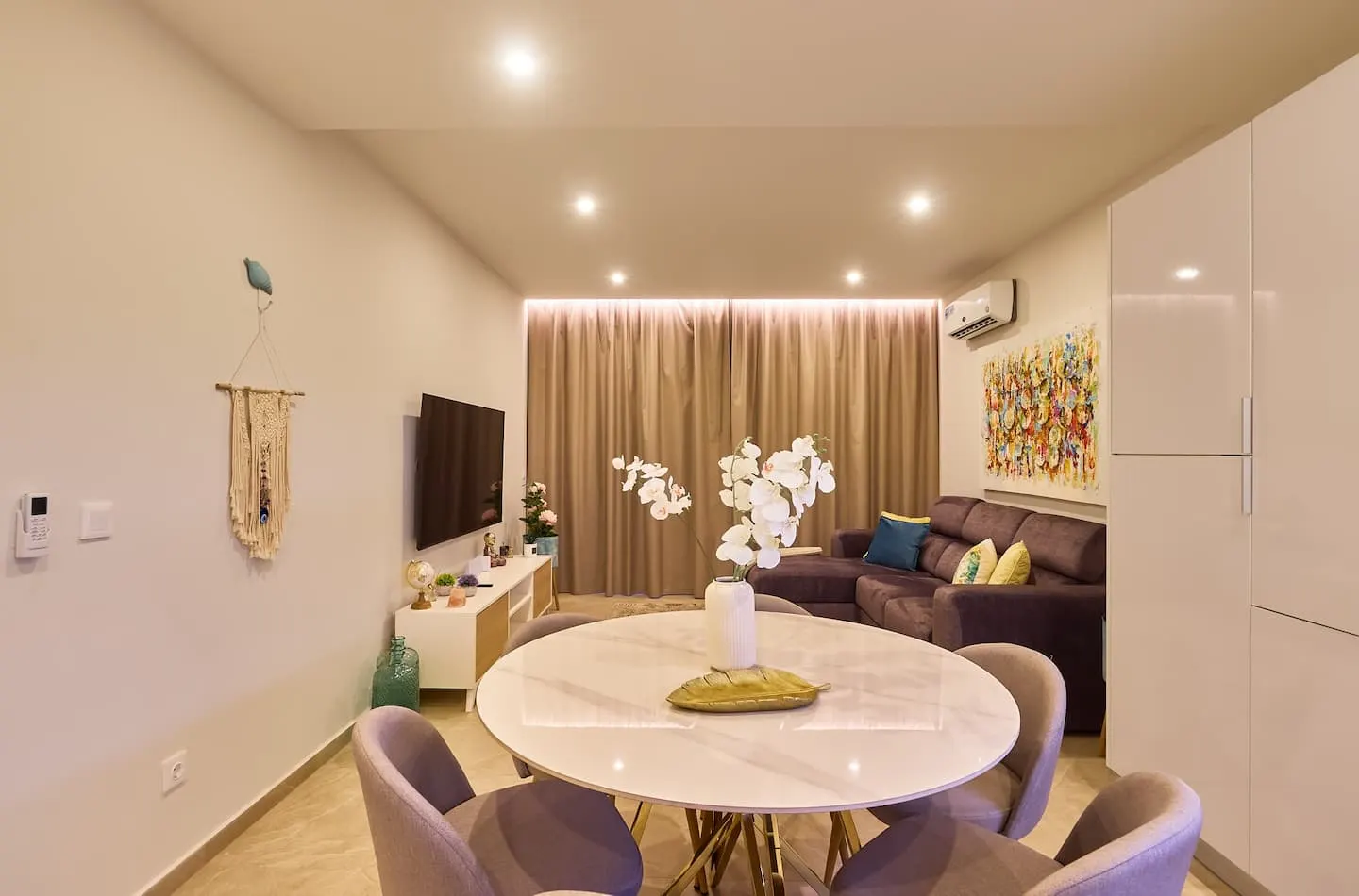 Luxurious apartment with wonderful views! — Dining area