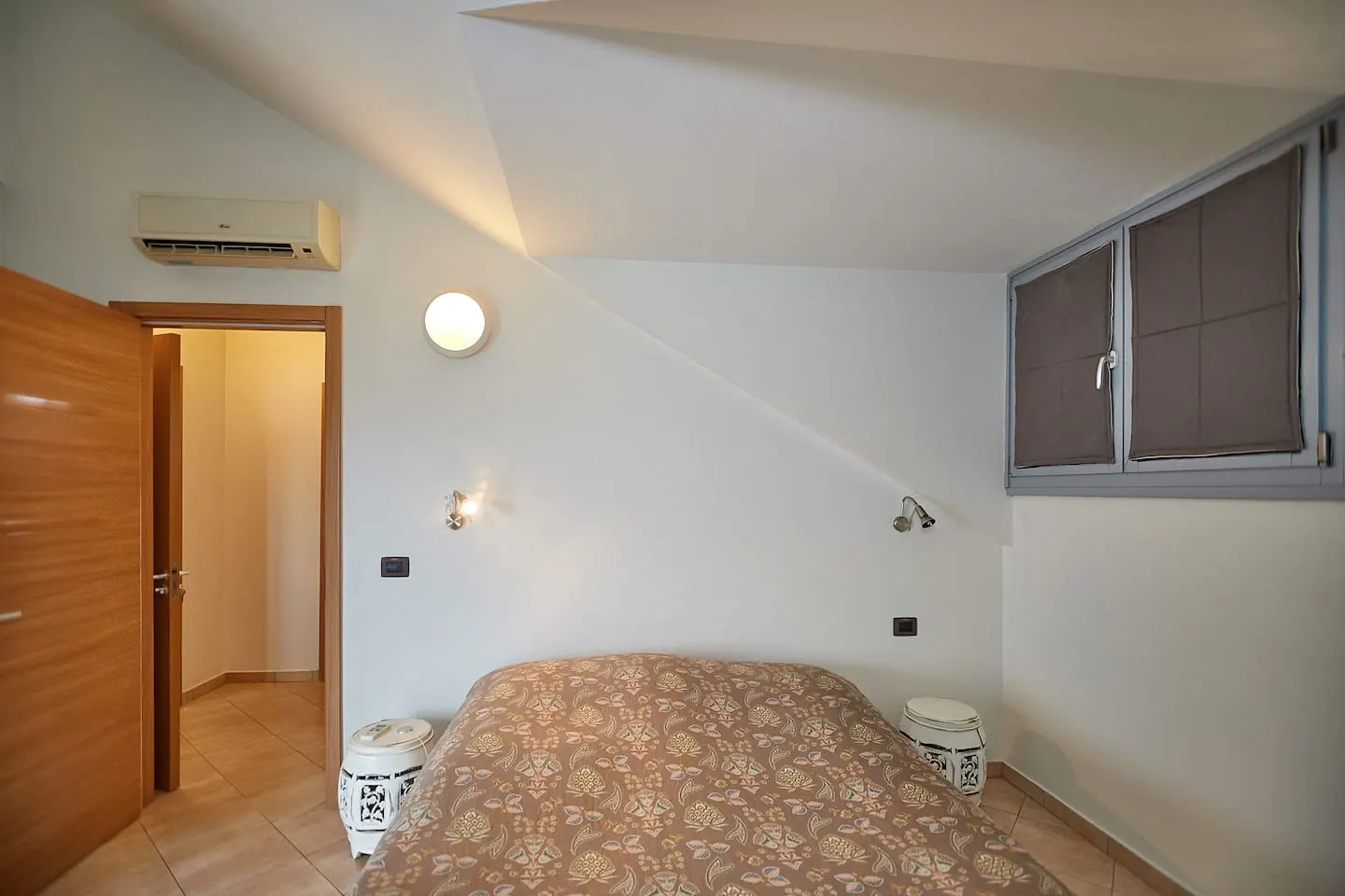 Breathtaking ocean view in city center — Bedroom 1