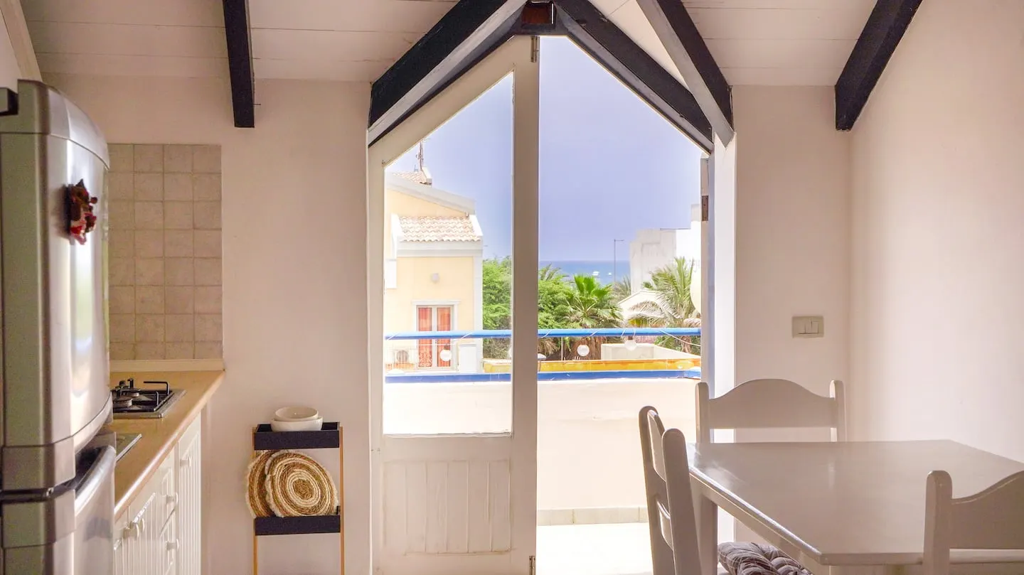 Central Penthouse, 3 Min to Beach & Wi-Fi in Santa Maria, Sal
