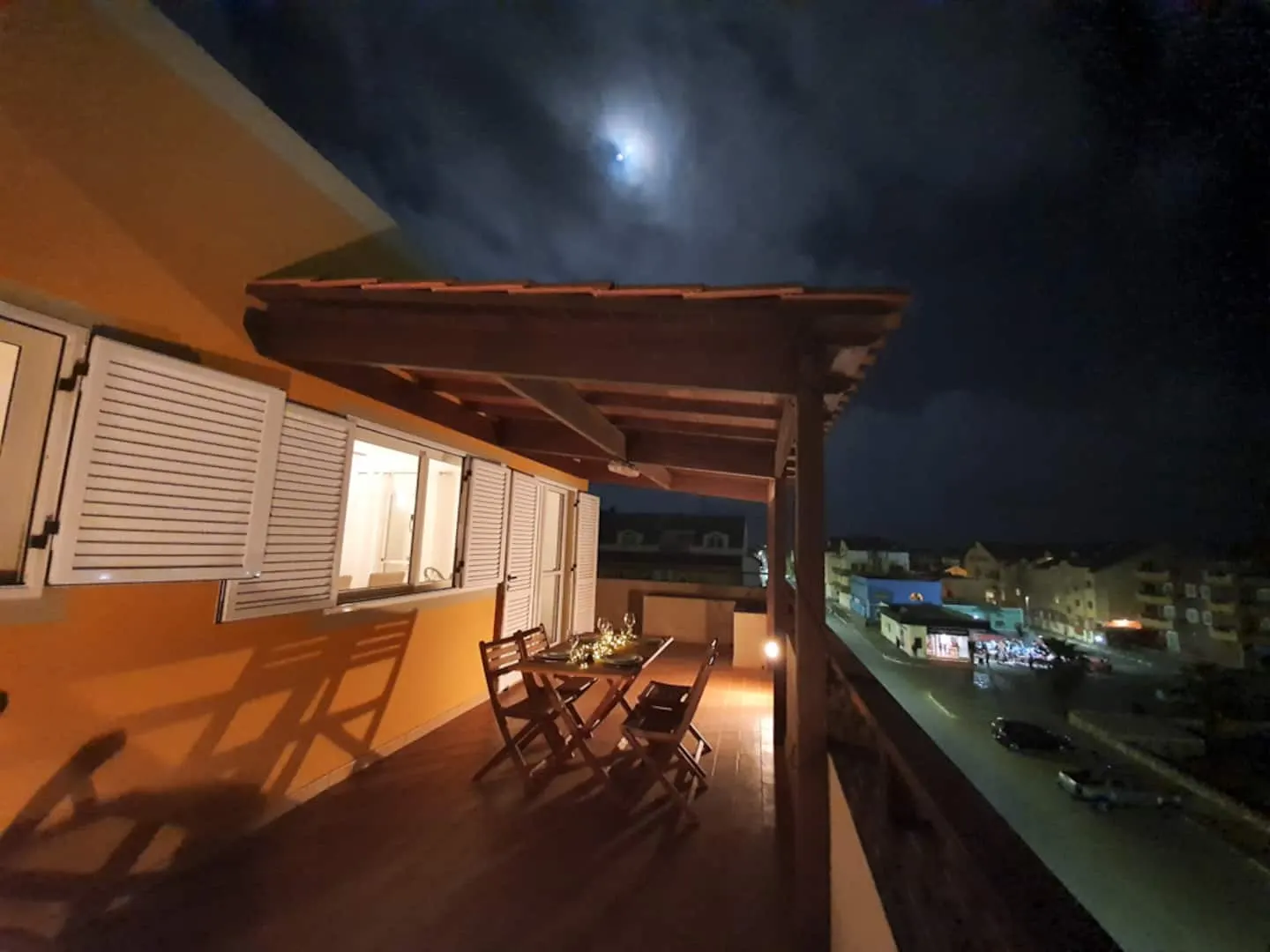 *Sal Cozy House* Penthouse | Wifi | Great location — Rooftop