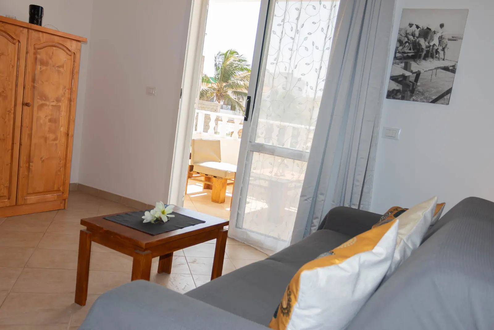 Maio — sofa lounge with balcony doors