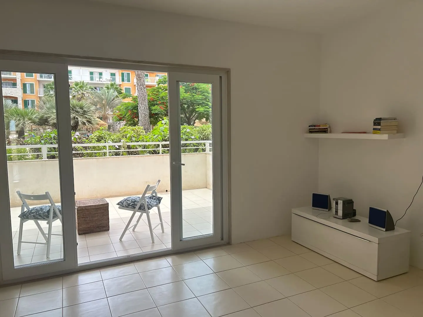 Good life is in Vila Verde Sal. — Living room