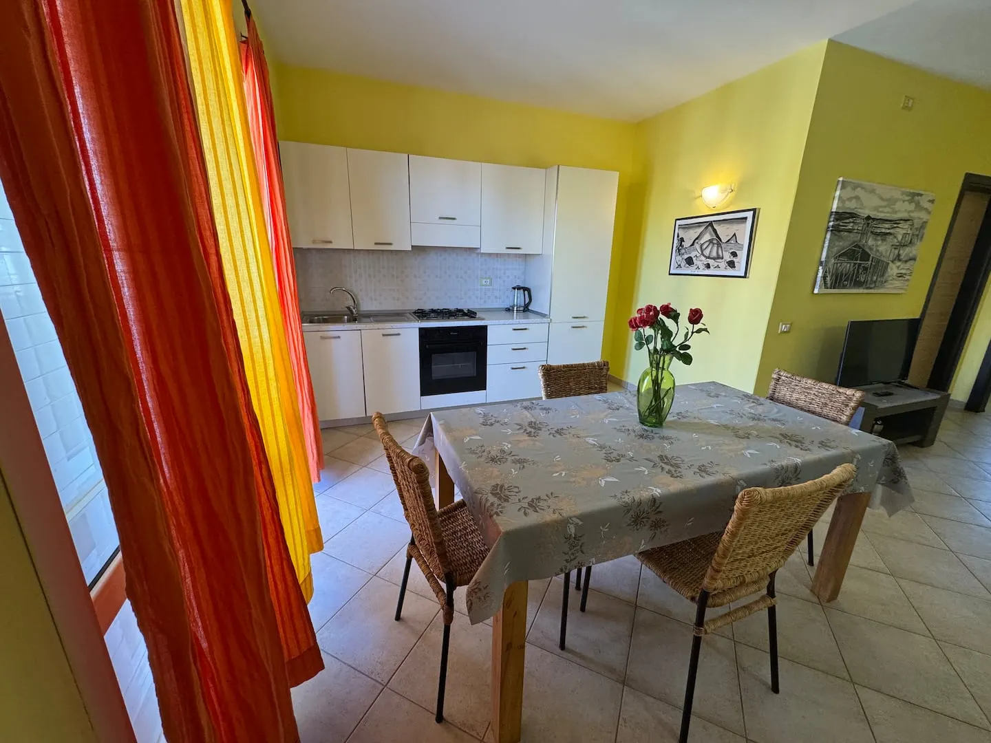 Holiday Properties Prestige2 (Wifi) — Dining area