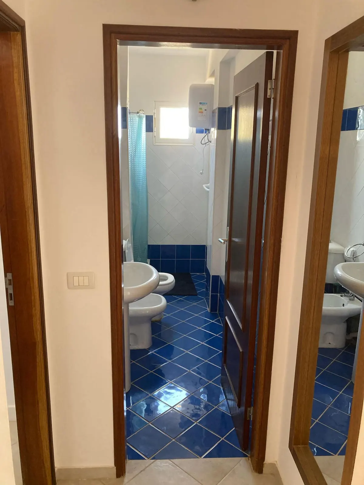 Cosy apartment close to the beach and town centre — Full bathroom