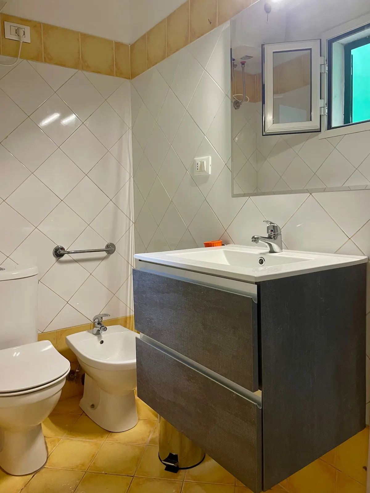 IVORY MOON | New Central 2BR 2Bath with A/C — Full bathroom