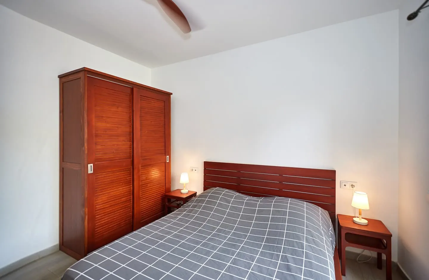 Modern escape near main street — Bedroom 1