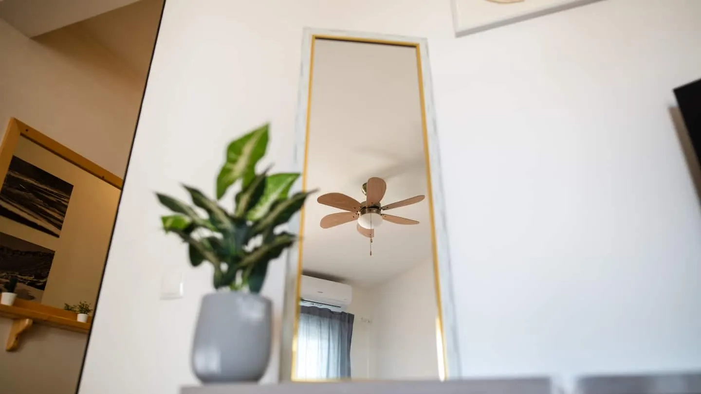 Coconut Houses- 3min beach- AC-SmartTV- Wash Machi — Living room