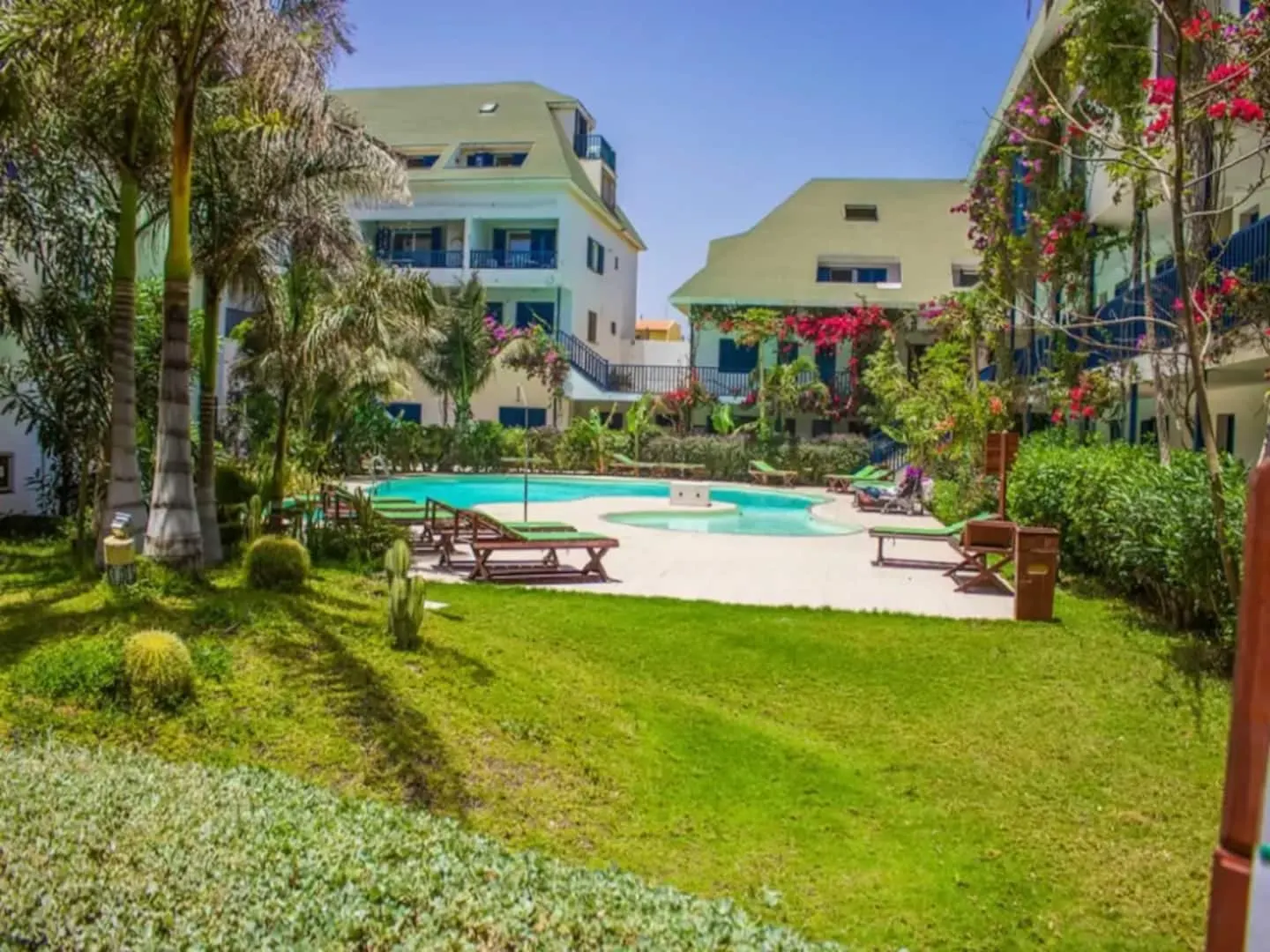 Leme apartment by the sea — Pool