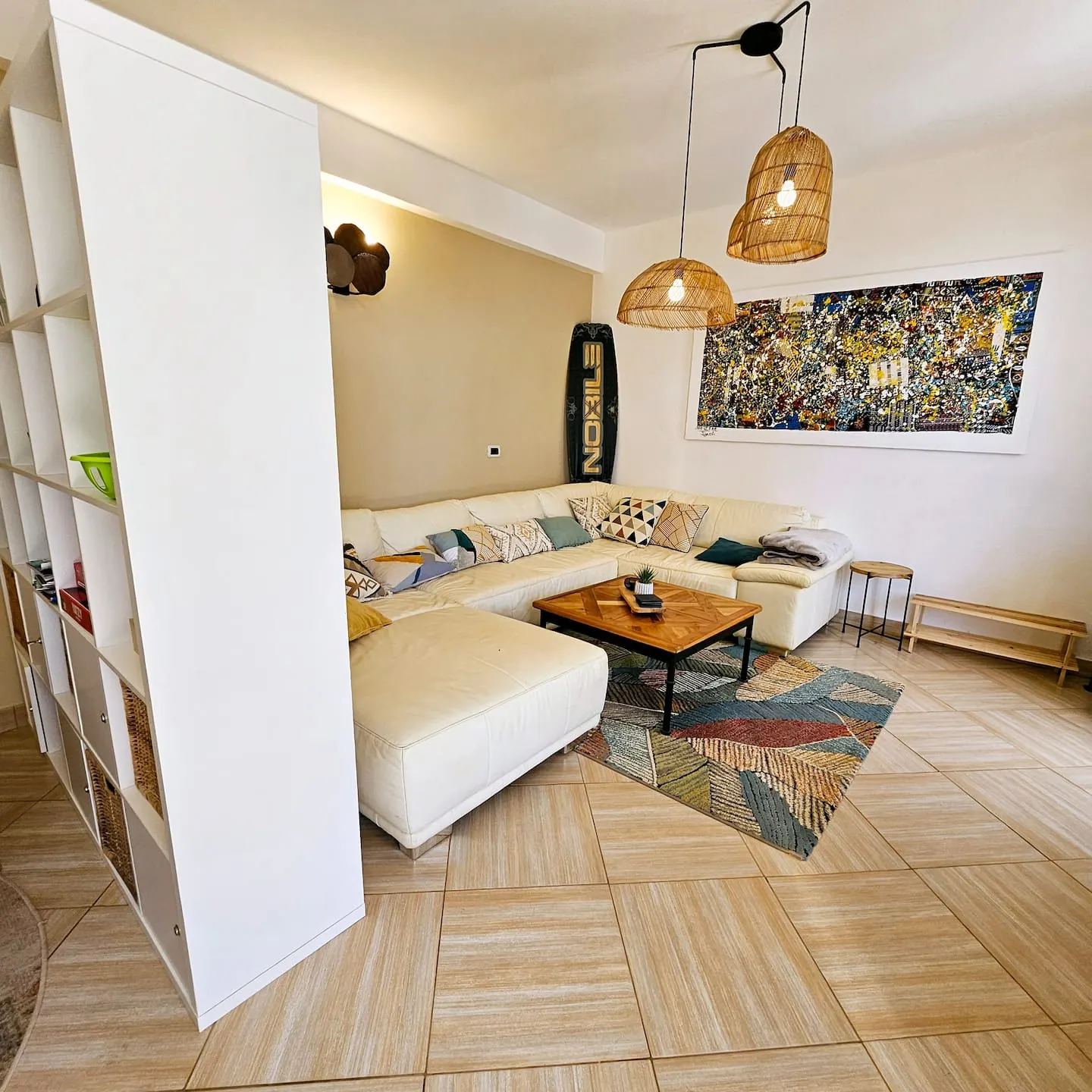 Magnolia — Living room