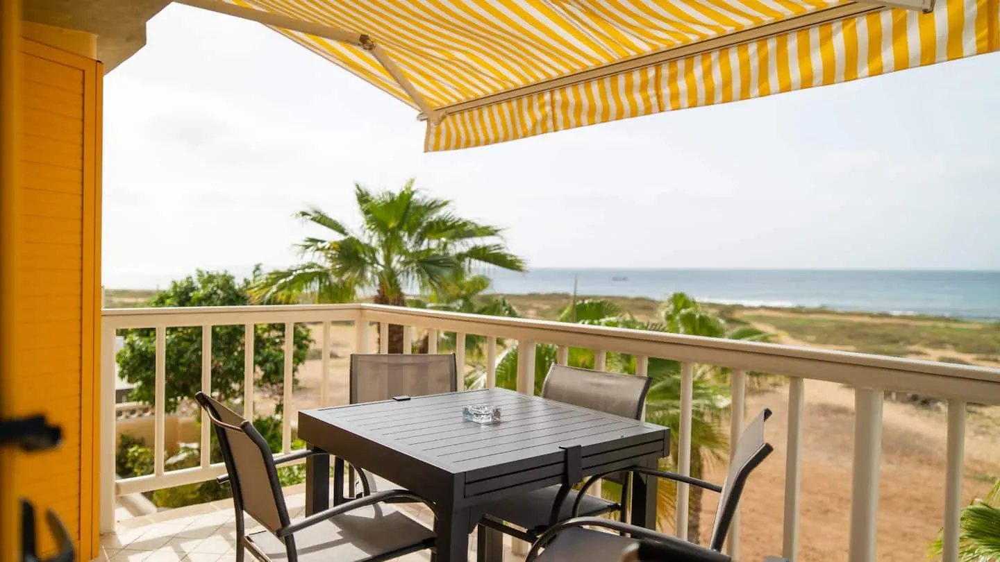 Enchanting sea front — Balcony