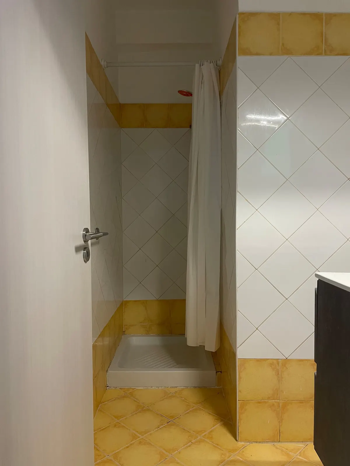 IVORY MOON | New Central 2BR 2Bath with A/C — Full bathroom