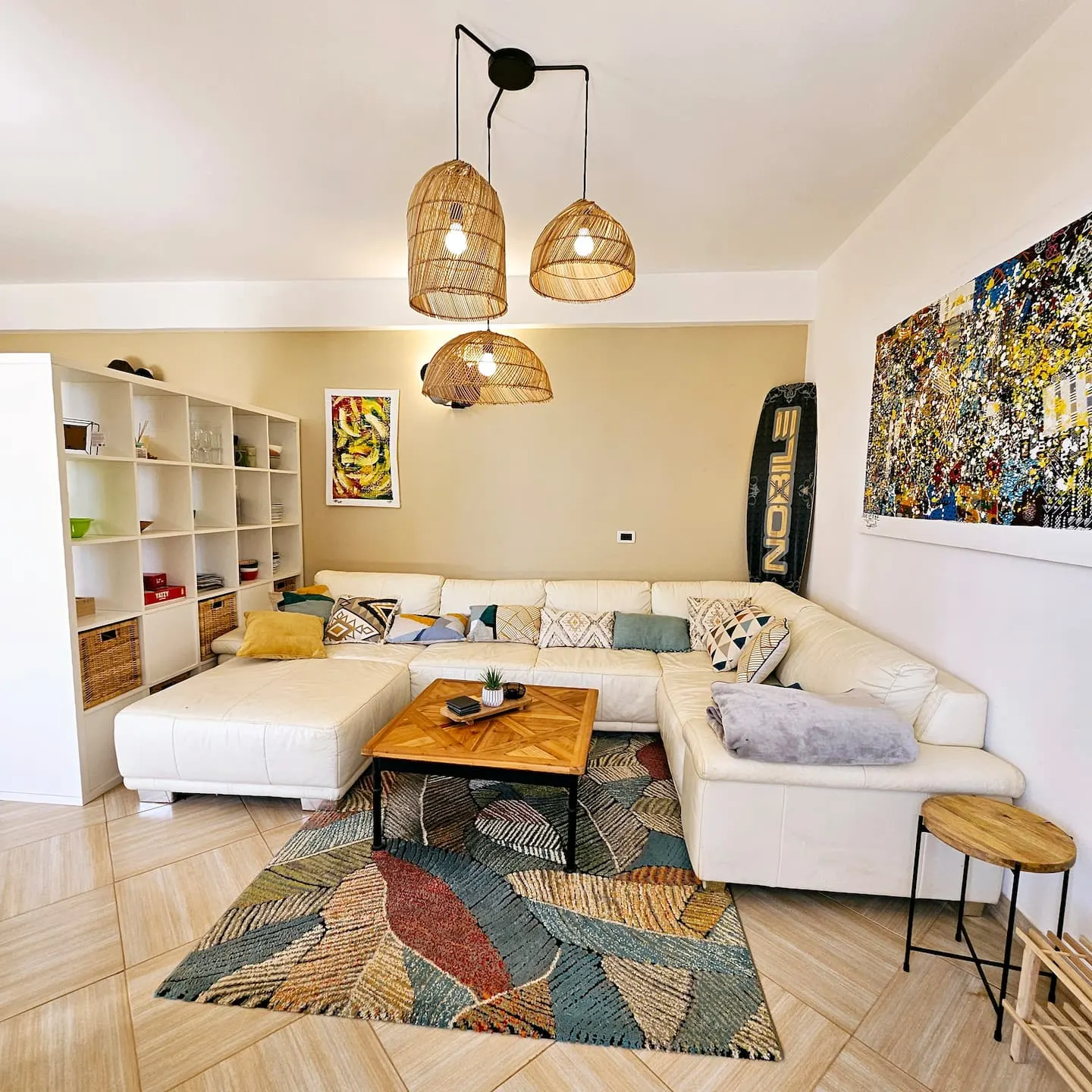 Magnolia — Living room