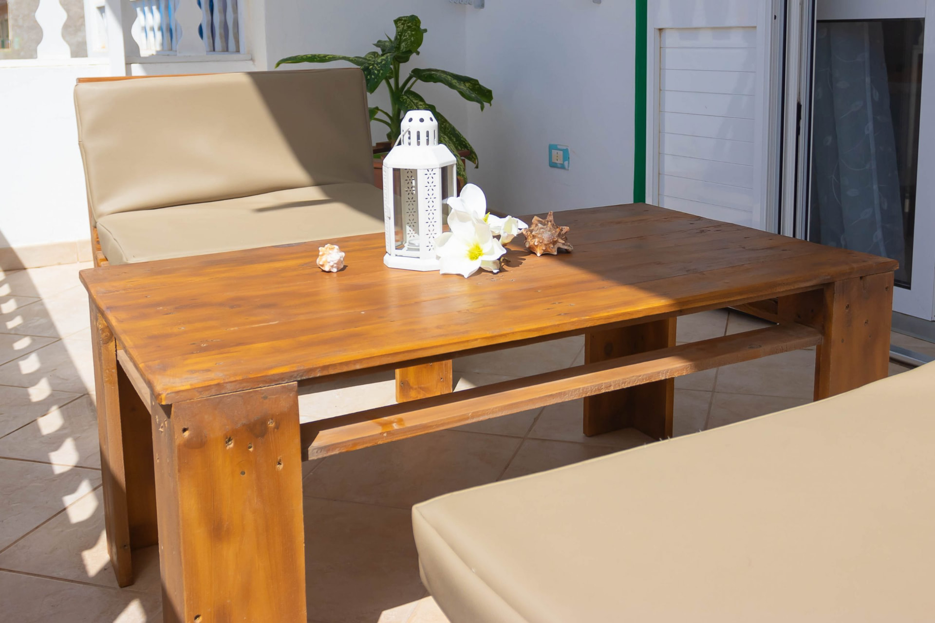 Maio — sunny private veranda lounge