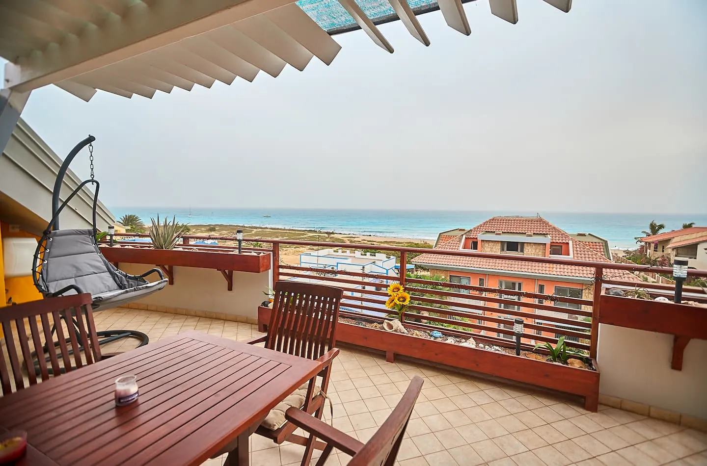 Breathtaking ocean view in city center — Exterior