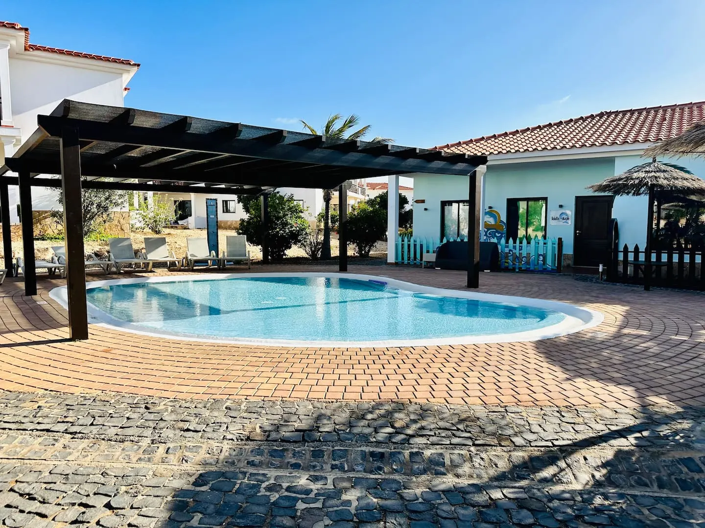 Ground Floor Apartment@MeliaTortuga Resort S.Maria — Pool