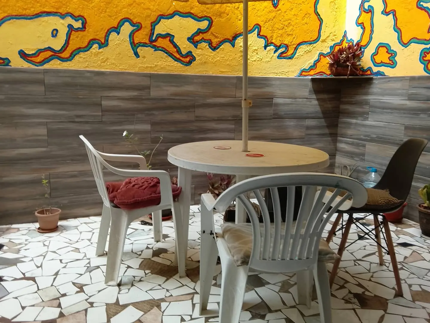 Lamin's Lodge — Shared dining area
