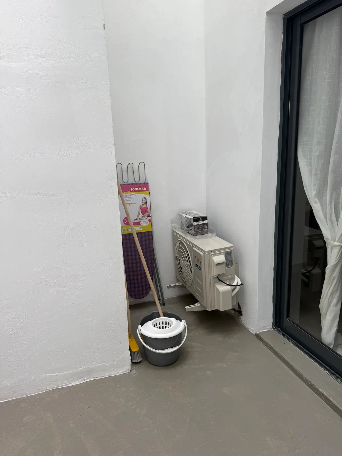 Bolboreta, your large terrace in Santa Maria — Laundry area