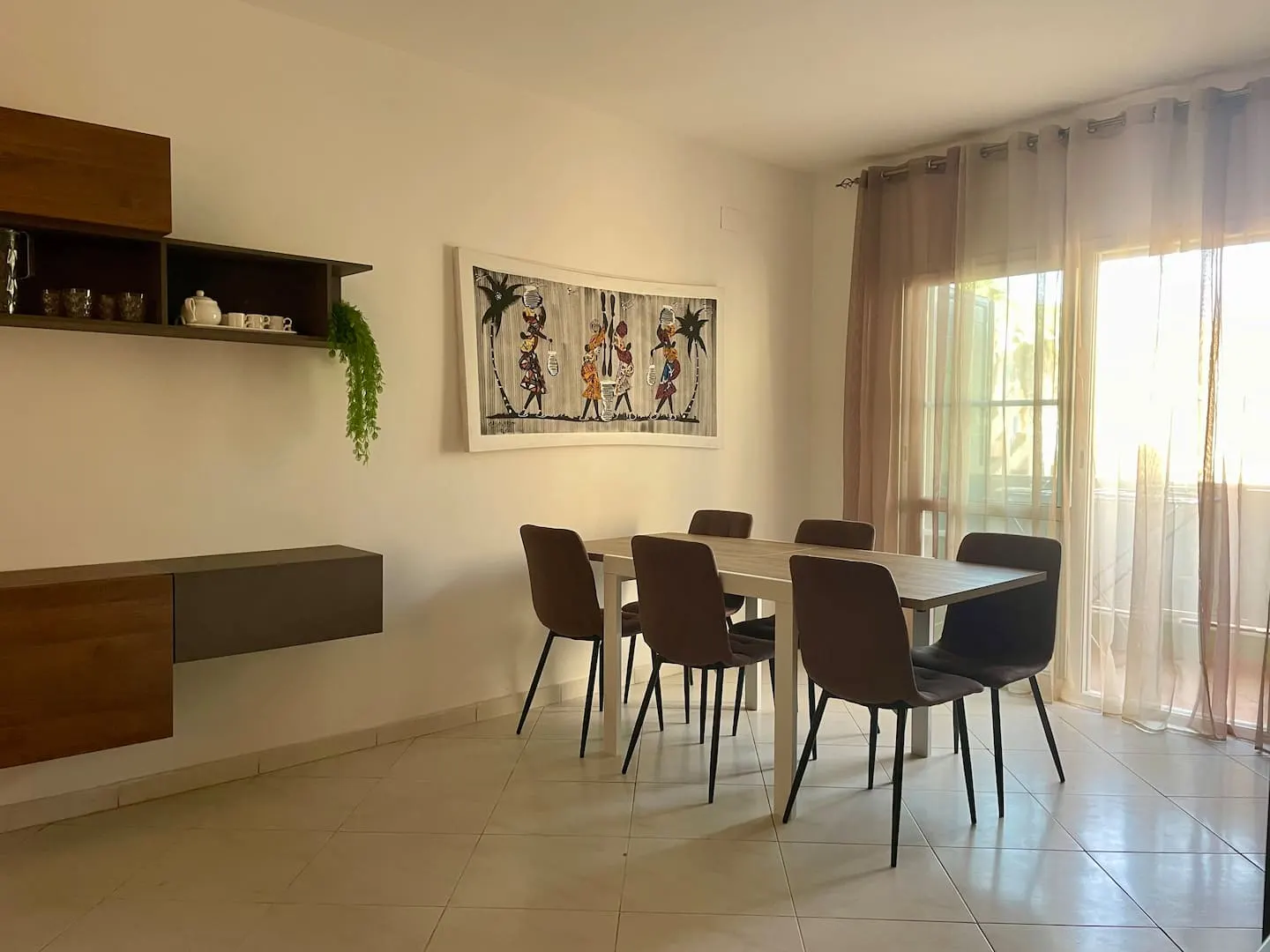 IVORY MOON | New Central 2BR 2Bath with A/C — Dining area
