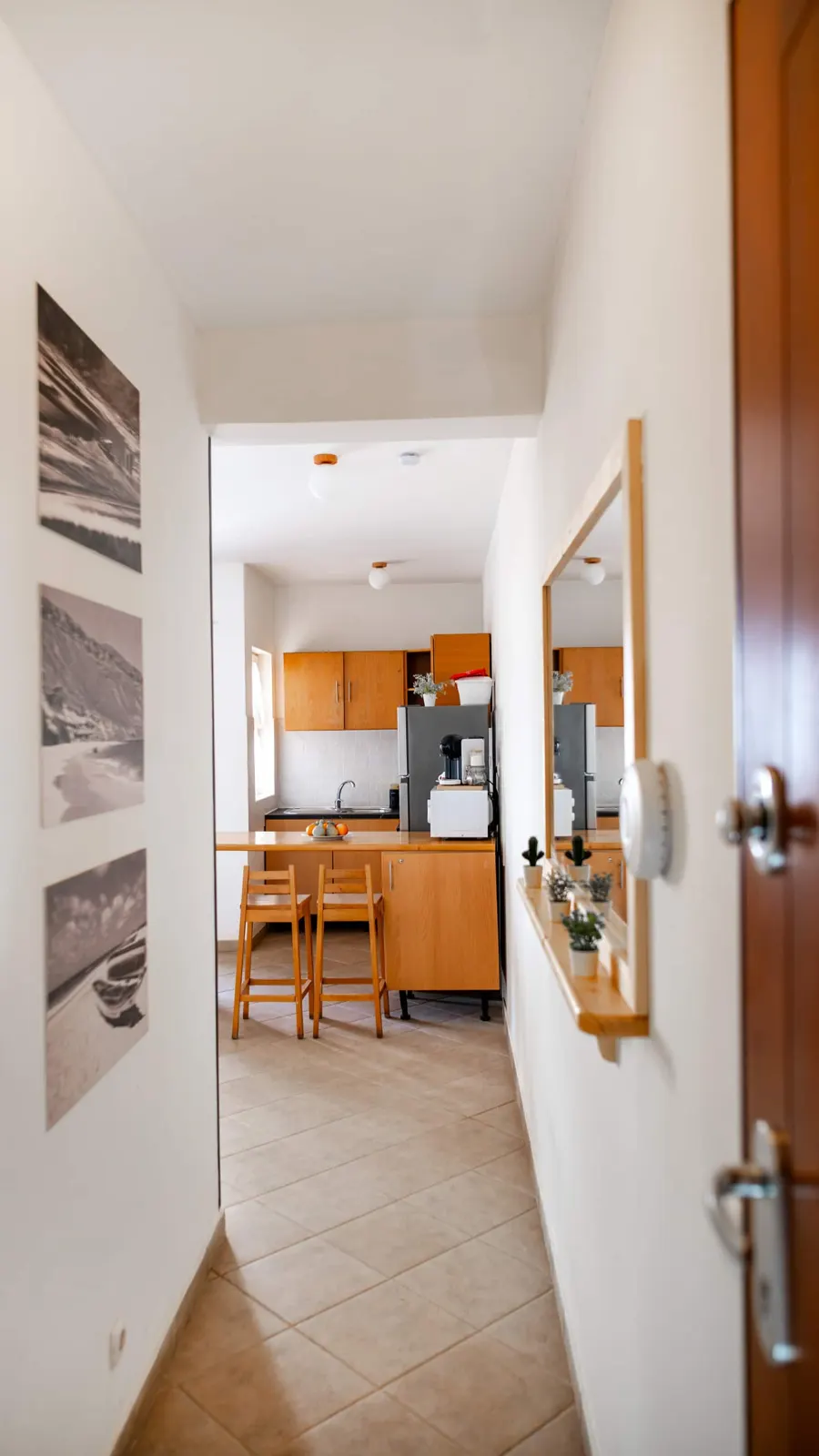 Coconut Houses- 3min beach- AC-SmartTV- Wash Machi — Living room