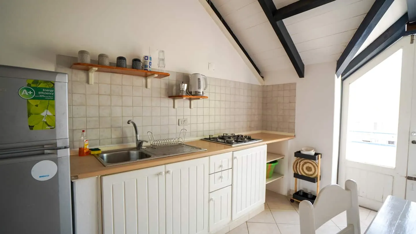 Central Penthouse, 3 Min to Beach & Wi-Fi — photo 3