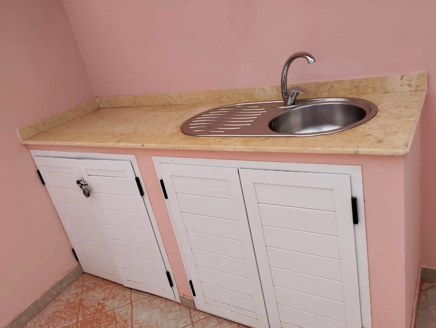 Holiday Properties Prestige Penthouse (Wi-Fi) — Full kitchen